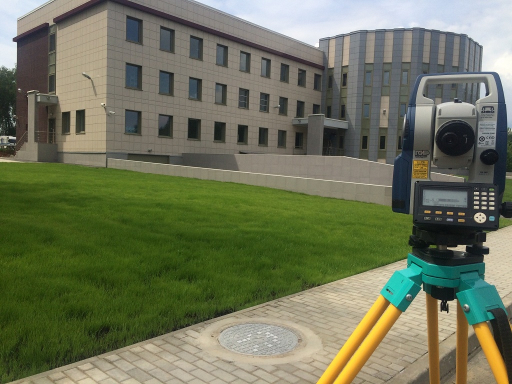 Фасадная съемка тахеометром.jpg Фасадная съемка тахеометром.jpg